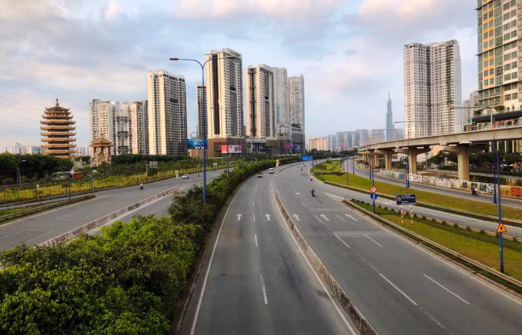 Xa lộ Hà Nội rộng thênh thang... 