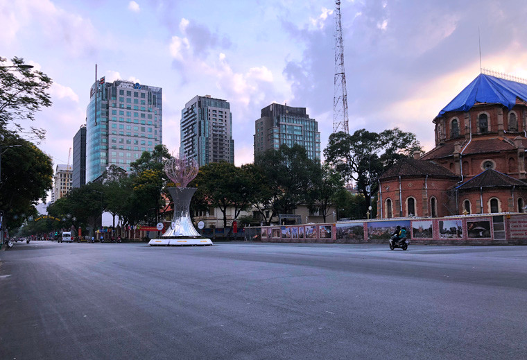 Đại lộ Lê Duẩn ở khu vực Nhà thờ Đức Bà, quận 1 rộng thênh thang.