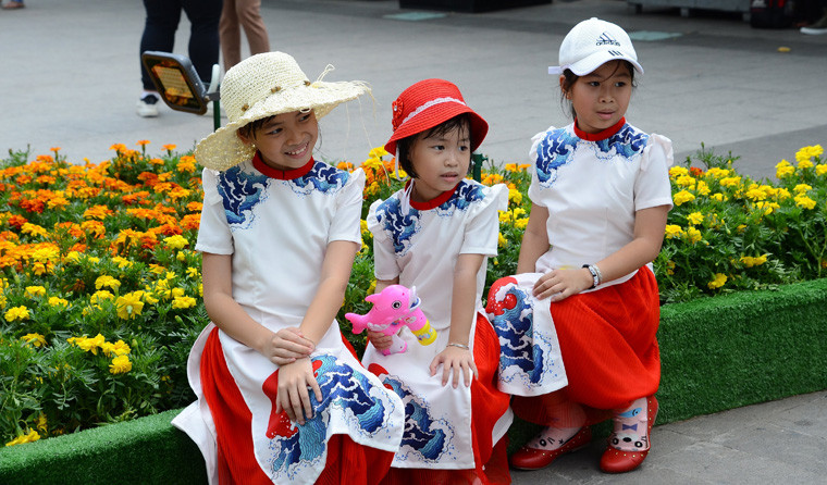 "Bọn con mệt lắm rồi..."