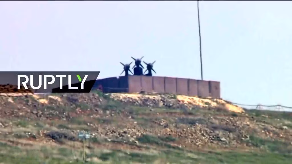 Thổ Nhĩ Kỳ cũng cho thấy họ không hề xem nhẹ mối nguy cơ từ không quân Syria, bằng chứng là họ đã điều động các tổ hợp tên lửa phòng không tầm trung MIM-23 Hawk tới trấn giữ khu vực biên giới.