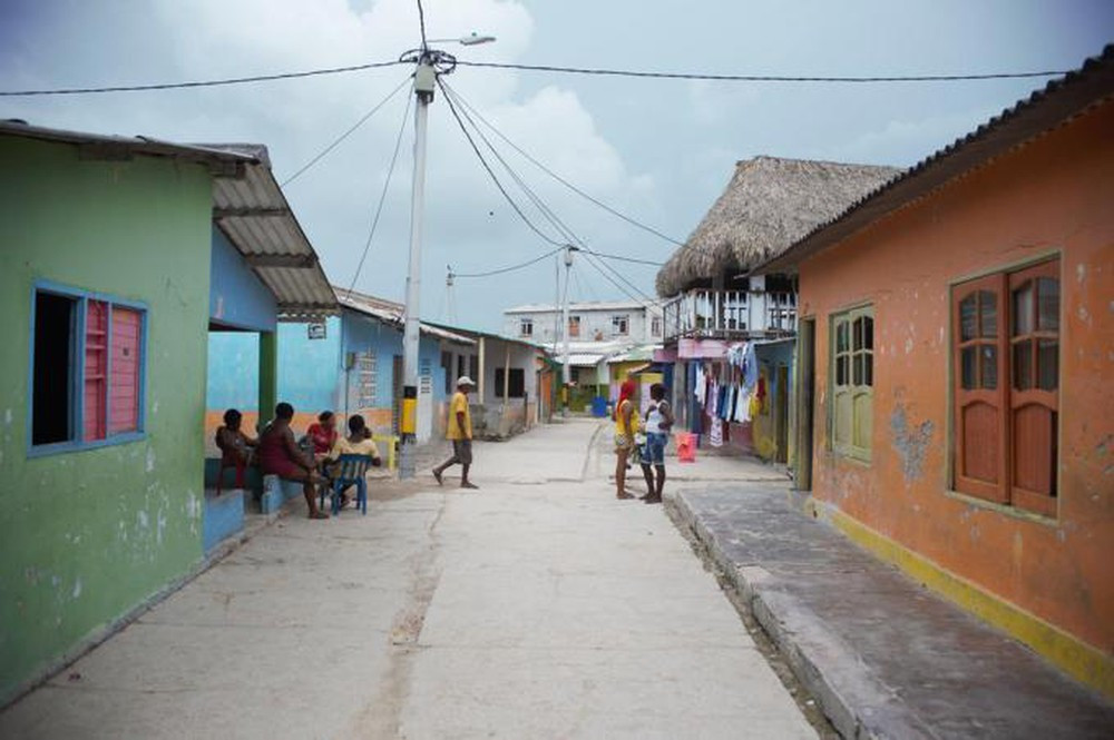 Bật mí cuộc sống ở hòn đảo không có một con muỗi, không nhà cao tầng - Hình 5 Bat mi cuoc song o hon dao khong co mot con muoi, khong nha cao tang-Hinh-5