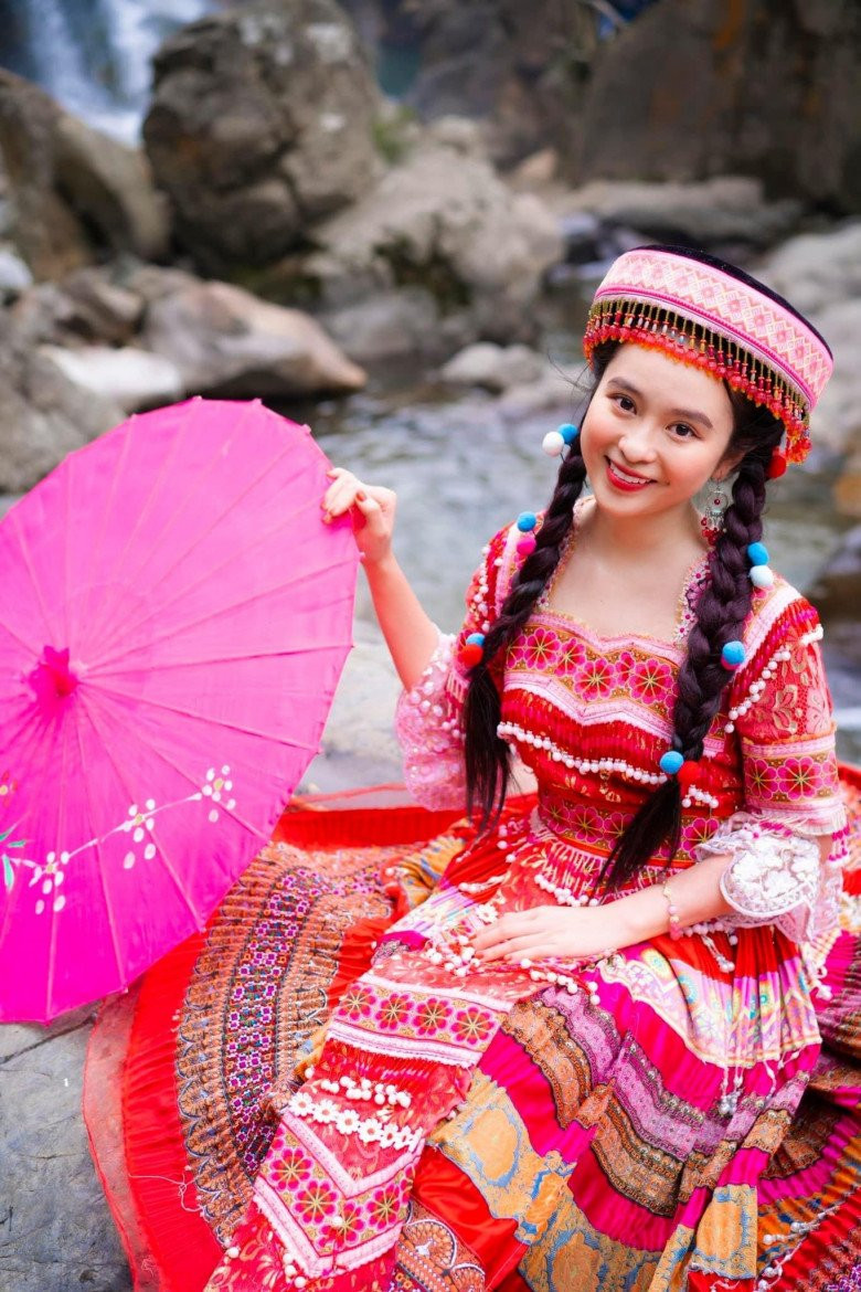 Cộng hưởng cùng nhan sắc xinh đẹp, những bức ảnh của hot girl làm ai cũng xuýt xoa vì đẹp như tranh vẽ.