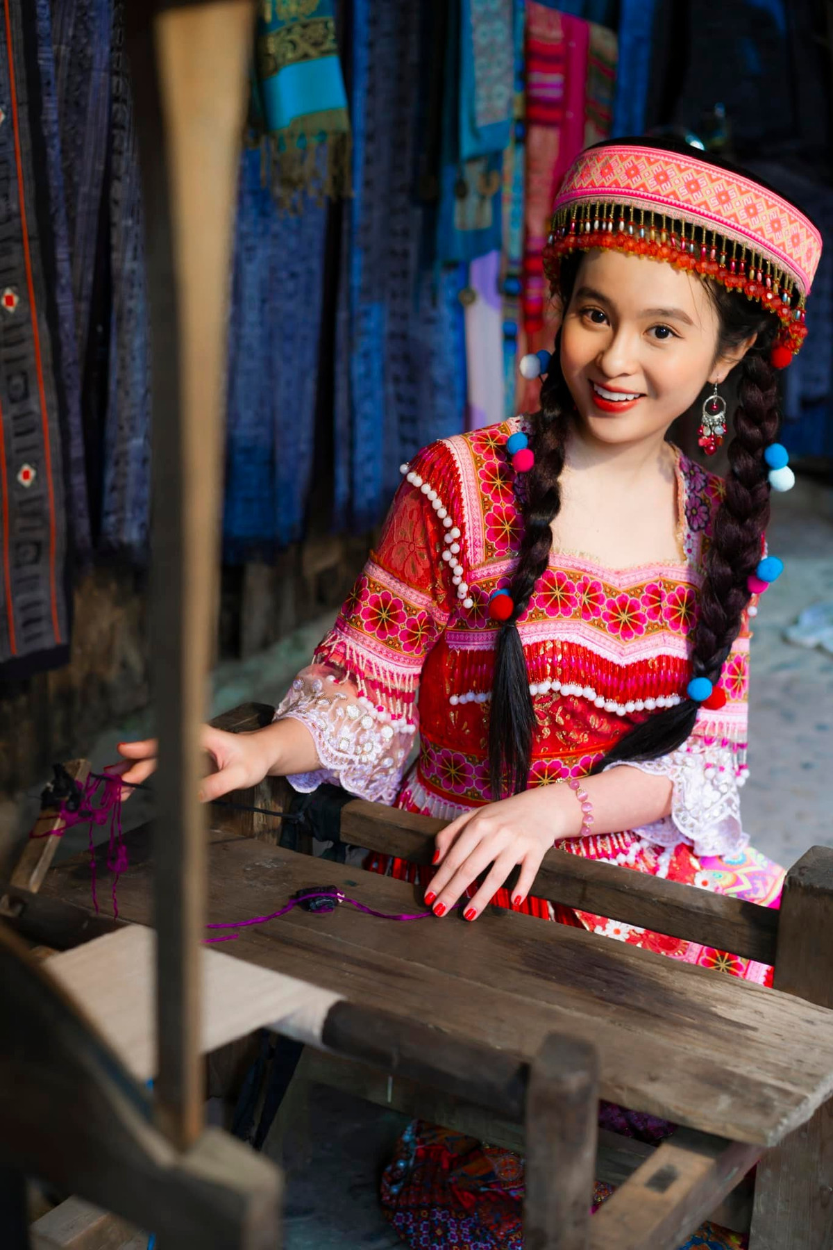 Không cần tạo dáng cầu kỳ, cô nàng vẫn hấp dẫn và cuốn hút nhờ vóc dáng và gương mặt thánh thiện. Ảnh: FBNV