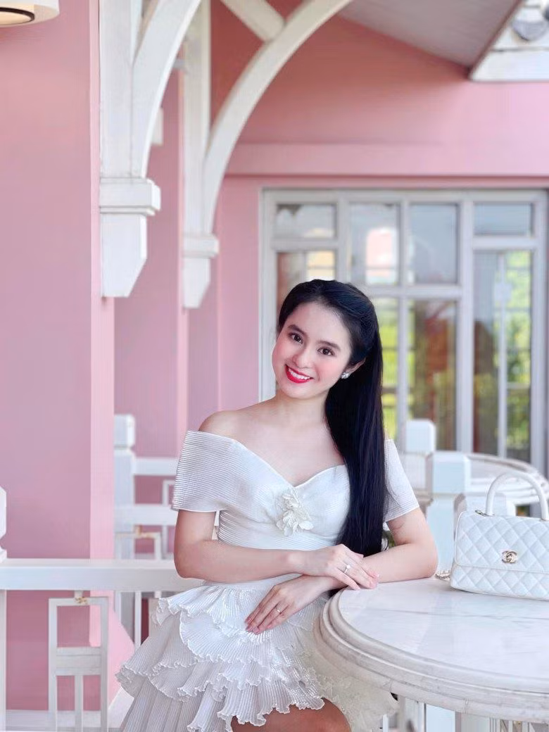 Xuat hien nu than mac do tho cam dep nhu tranh ve