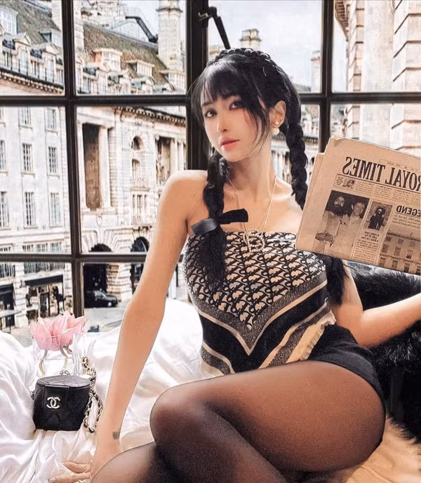 Người đẹp sinh năm 1989 thường ưu tiên những bộ trang phục đắt tiền tôn được vóc dáng thon gọn cùng làn da trắng như bông bưởi.