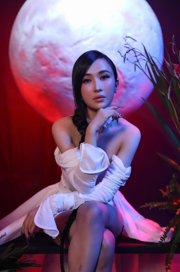 Cựu hot girl Sài Thành cũng thường xuyên cho phép bản thân được nghỉ ngơi bằng những chuyến du lịch xa xỉ.