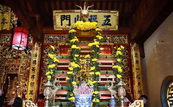 Mâm cúng Rằm tháng Giêng "gà bay" đã thành nét văn hóa riêng của người dân nơi đây.