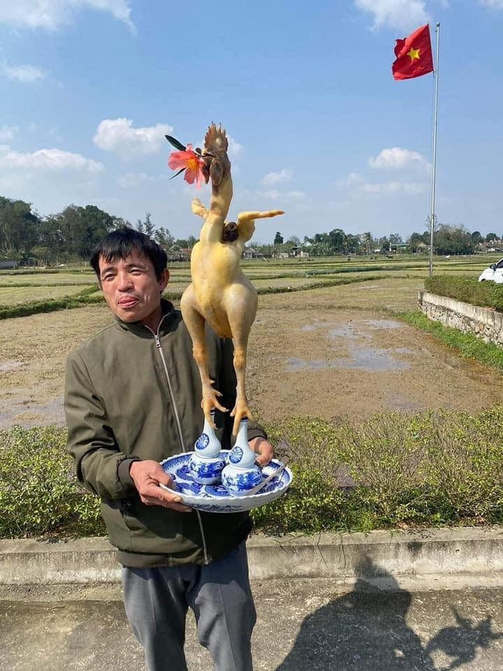 Mâm cúng Rằm tháng Giêng với dàn "phi đội gà bay" là điểm nhấn độc đáo và cũng là truyền thống của những dòng họ này.