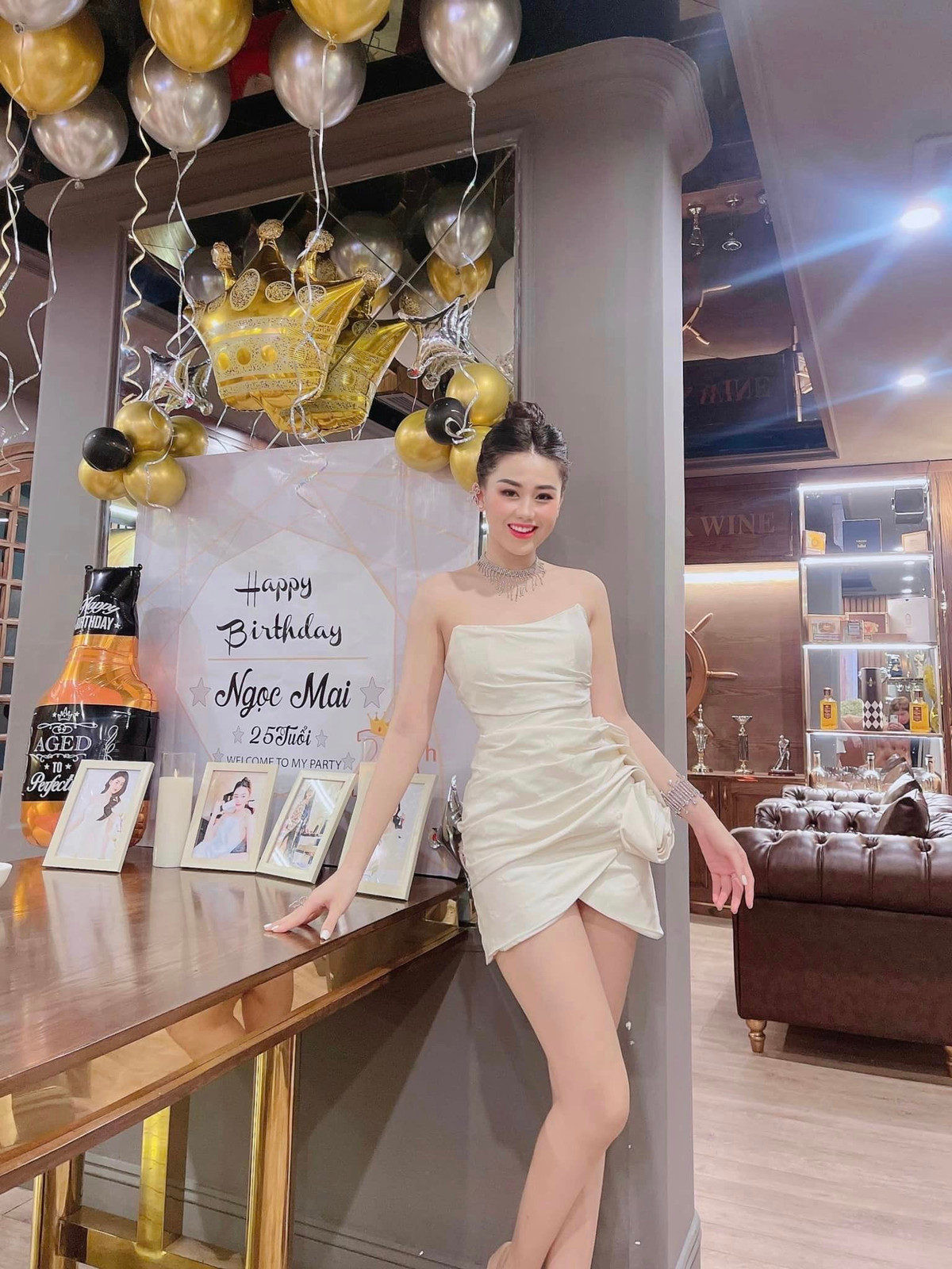 Trước đó cô được nhiều người biết đến khi tham gia chương trình Nóng cùng World Cup 2018.