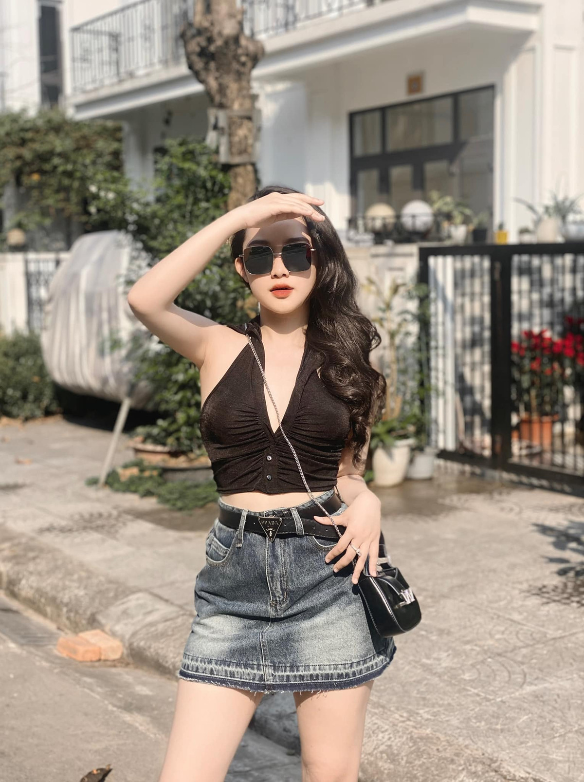 Phan Đoàn Gia Tiên là hot girl người Huế nổi tiếng trên MXH, cô nàng năm nay 21 tuổi, học ĐH Ngoại ngữ Huế, khoa Quốc tế học.