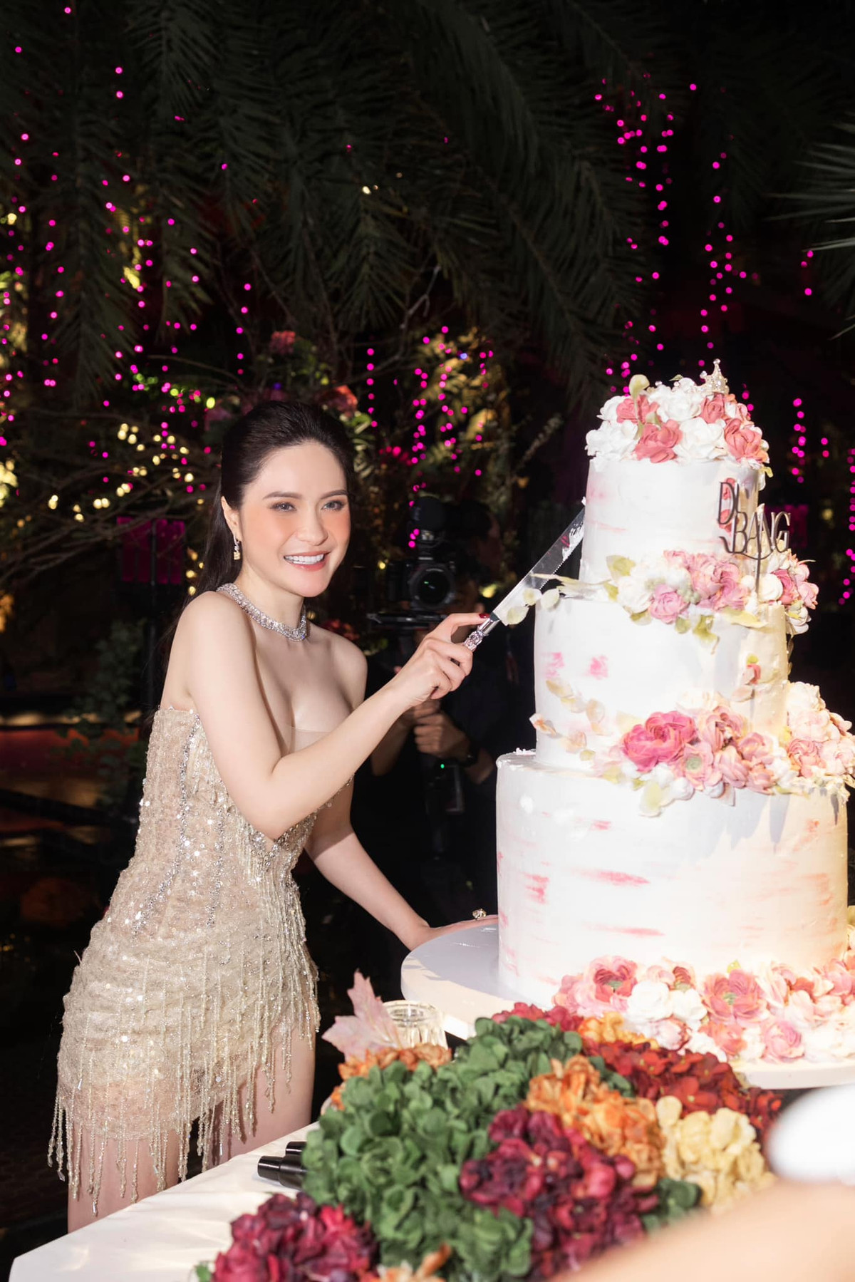 Tình yêu của ông xã đại gia cũng không ít lần khiến công chúng trầm trồ.