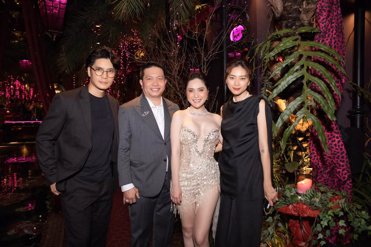 Doanh nhân Quốc Vũ trên thương trường anh là doanh nhân, về nhà anh là "ông xã quốc dân" yêu chiều vợ từng "chân tơ kẽ tóc".