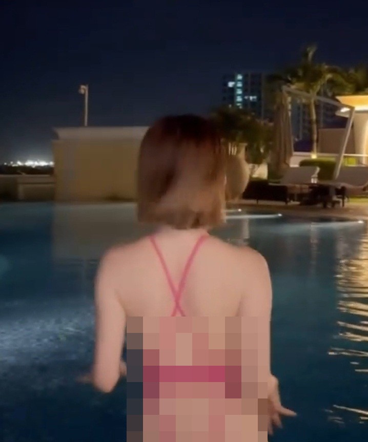 Nữ DJ Hàn Quốc đính kèm dòng chú thích chúc mừng tới các cặp đôi nhân ngày lễ đặc biệt này trên Facebook gần 10 triệu người theo dõi.