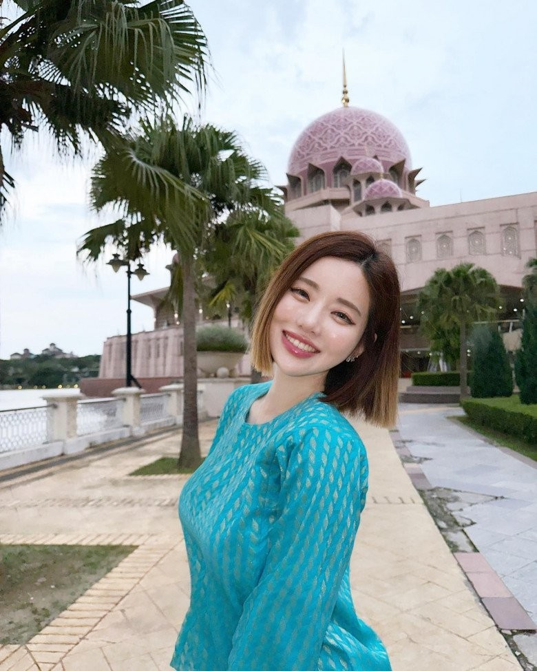 Đây không phải lần đầu tiên cô nàng mặc những thiết kế thách thức như thế này.