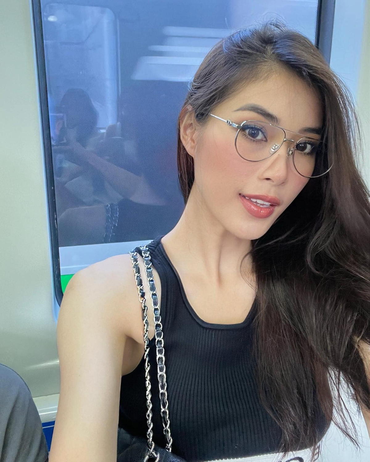 Năm 19 tuổi, Đặng Thu Huyền khiến nhiều người bất ngờ khi tuyên bố giải nghệ. Sau đó không lâu, Thu Huyền lại gây chú ý khi tham dự cuộc thi Hoa hậu Hoàn vũ Việt Nam vào năm 2022.