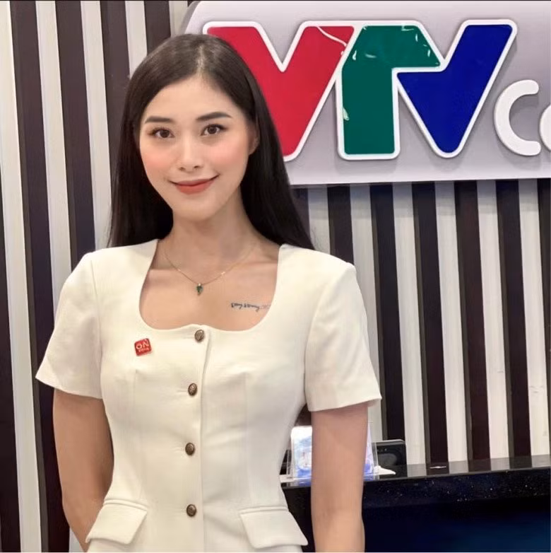 Gần đây, cựu VĐV bóng chuyền gây chú ý khi bắt đầu công việc Biên tập viên tại VTV Cap.