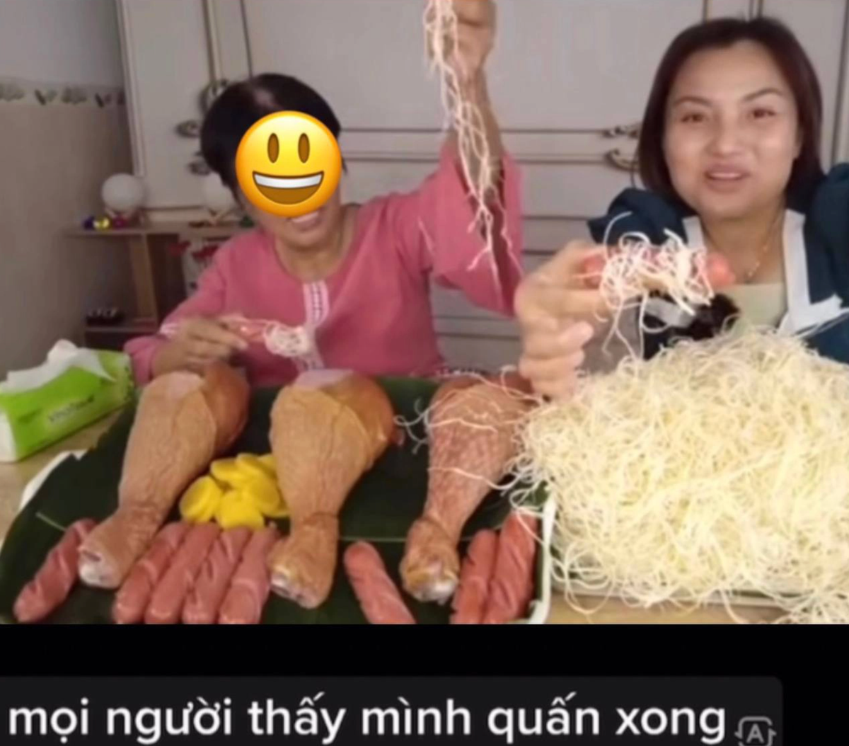 Trong video cô khiến netizen bức xúc khi có những phát ngôn đầy phản cảm trong lúc review món ăn.