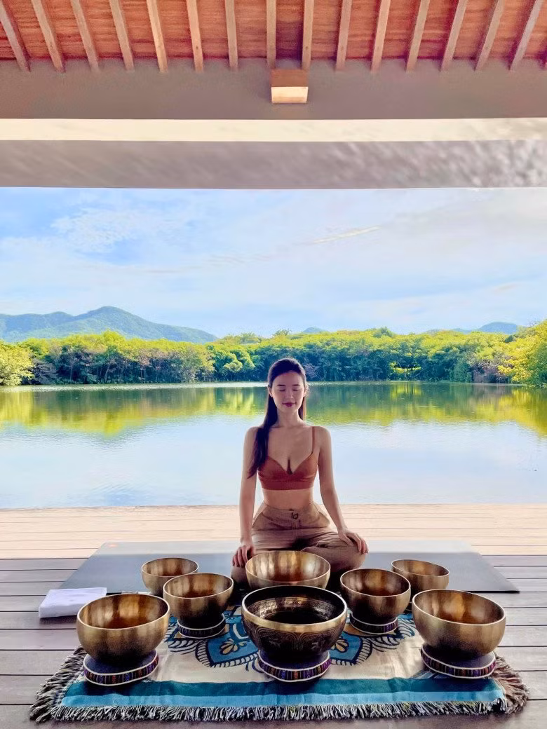 Cô thường xuyên chia sẻ hình ảnh tập pilates, môn thể thao khó nhằn nhưng đang rất được ưa chuộng lên trang cá nhân của mình.