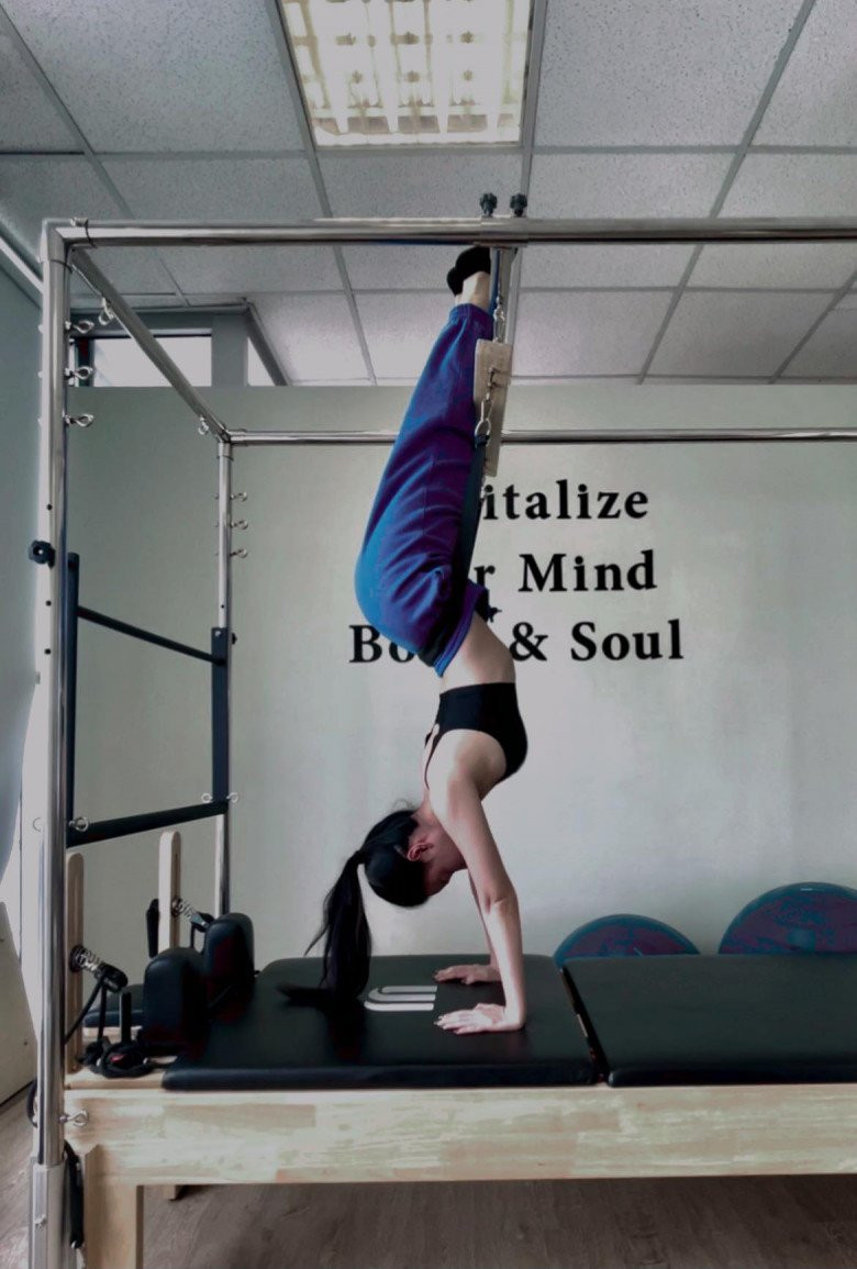 Chưa hết, hình thể mỏng như giấy nhưng cực kỳ săn chắc và khỏe khoắn của hot girl Midu cũng làm hội chị em ghen tị không ngớt.