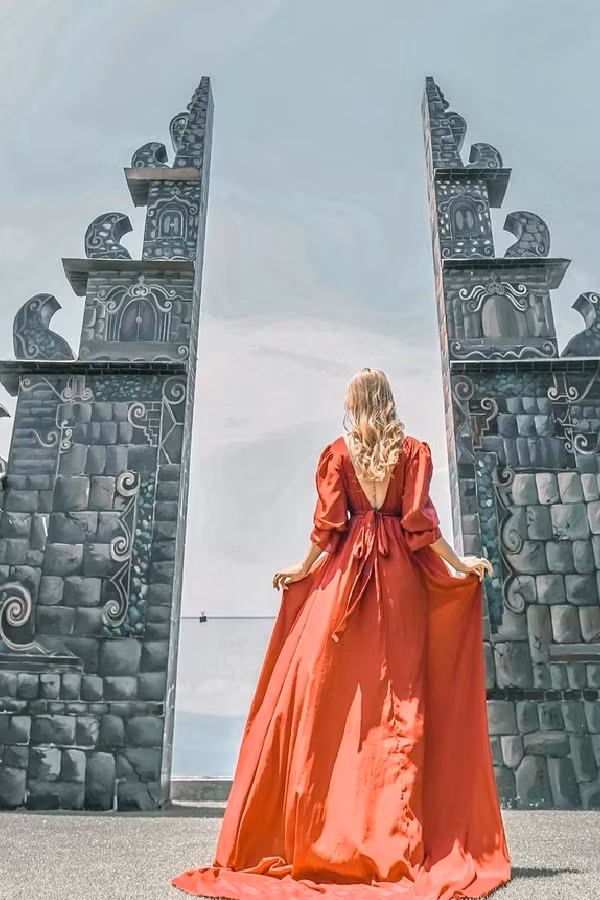 Thợ chụp ảnh ở cổng trời Đà Lạt khiến chị em “chỉ biết ước“ Tho chup anh o cong troi Da Lat khien chi em “chi biet uoc“