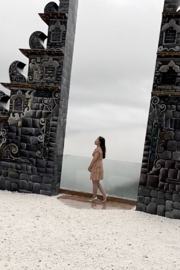 Nhờ sự tinh tế, vui tính cũng như khả năng chụp ảnh chuyên nghiệp, chỉ cách tạo dáng tận tình, nhiều người đã gọi chàng trai này bằng biệt danh “idol”. Ảnh: Chụp màn hình