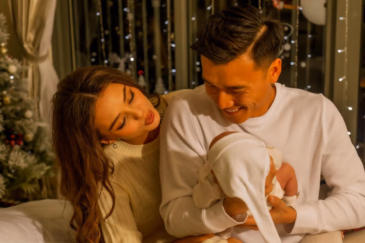 Cô từng tham gia làm người mẫu trong các show diễn thời trang trong nước. Những sải bước chuyên nghiệp và thần thái của mỹ nhân này được đánh giá cao. Hiện tại cô đã quay trở lại công việc mẫu ảnh sau ít tháng nghỉ sinh con. Ảnh: Tổng hợp