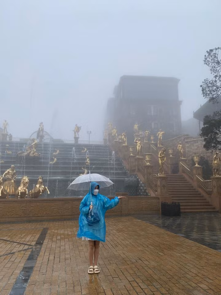 Nối tiếp hình ảnh trên, nhiều bạn trẻ khác cũng đã đăng tải những clip, hình ảnh về chuyến đi đầy bão táp của mình lên mạng xã hội với tâm trạng đồng cảm. Ảnh: Lê Mai Linh