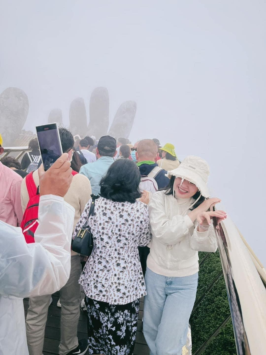Theo như chia sẻ, cô gái phải dành dụm tiền lì xì suốt nhiều năm để có chuyến du lịch Đà Nẵng trong mơ. Tuy nhiên chuyến đi này lại không đúng như mong đợi. Ảnh: Hữu Trung