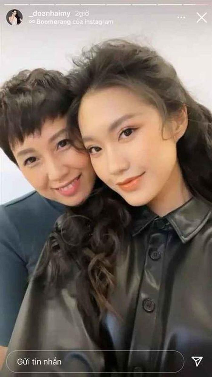 Mẹ của Hải My luôn diện đồ với phong cách ăn mặc sang trọng, thời thượng nên càng khiến ngoại hình thêm phần trẻ trung.