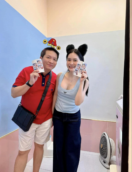 Cô sở hữu nhiều mẫu túi hiệu với giá đa dạng từ vài chục đến vài trăm triệu đồng. Ảnh: FBNV