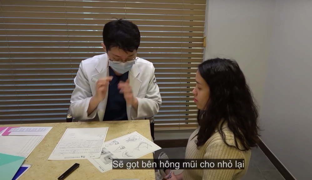 Vào năm ngoái, chị Kim Chi cũng đã có công cuộc phẫu thuật thẩm mỹ treo cơ mí mắt tại bệnh viện nơi chị Ngoan (Heesun Family Cuộc Sống Hàn Quốc) phẫu thuật ở Kang Nam Seoul.