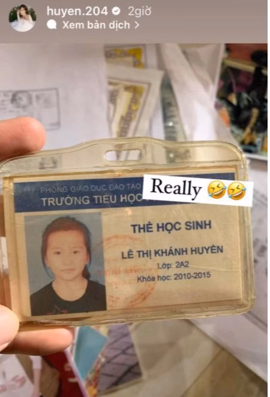 Ngoài Doãn Hải My nữ TikToker Lê Thị Khánh Huyền khiến dân tình trầm trồ vì nhan sắc xinh từ nhỏ. Dù còn bé nhưng khi chụp hình, cô nàng đã biết tạo dáng rất chuyên nghiệp.