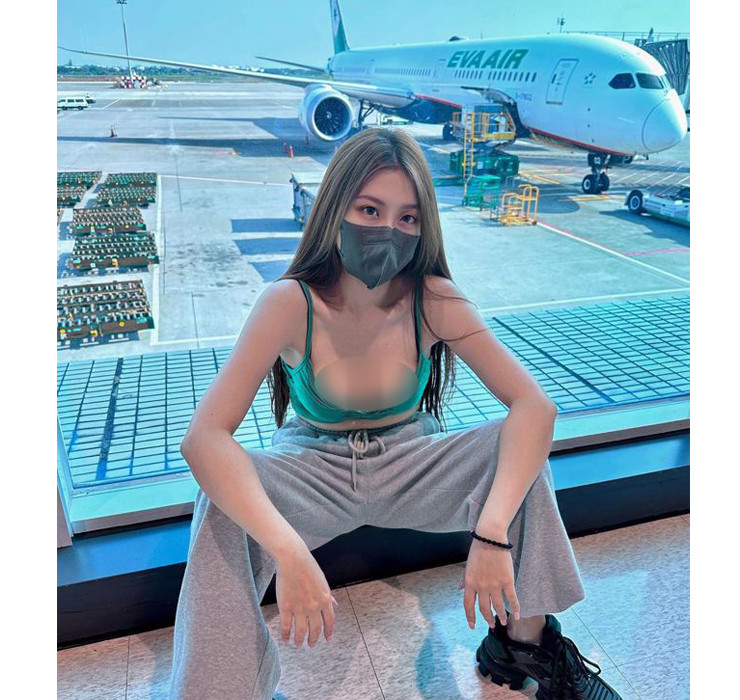 Thực chất, trào lưu mặc áo ngực ở nơi công cộng bắt nguồn từ các nước phương Tây. Để lộ đồ lót trước đó bị coi là lỗi thời trang gây xấu hổ thì giờ đây, nó được coi là sự giải phóng bản thân.