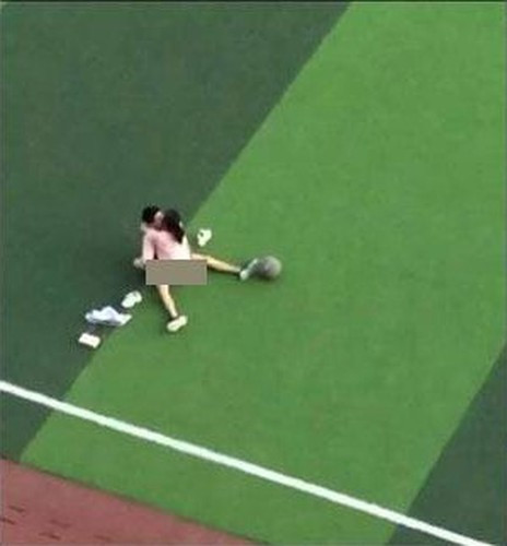 Với hành động như trên, các bạn trẻ đã không tôn trọng những người xung quanh, đồng thời khiến người khác coi thường chính bản thân mình. Ảnh: Tổng hợp