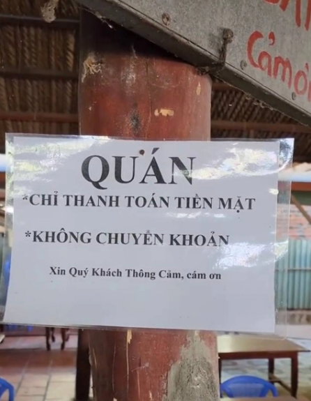 Những ghi chú khiến thực khách hoang mang, quên mất cả cơn đói mà chỉ tập trung vào sự độc lạ của quán ăn này.