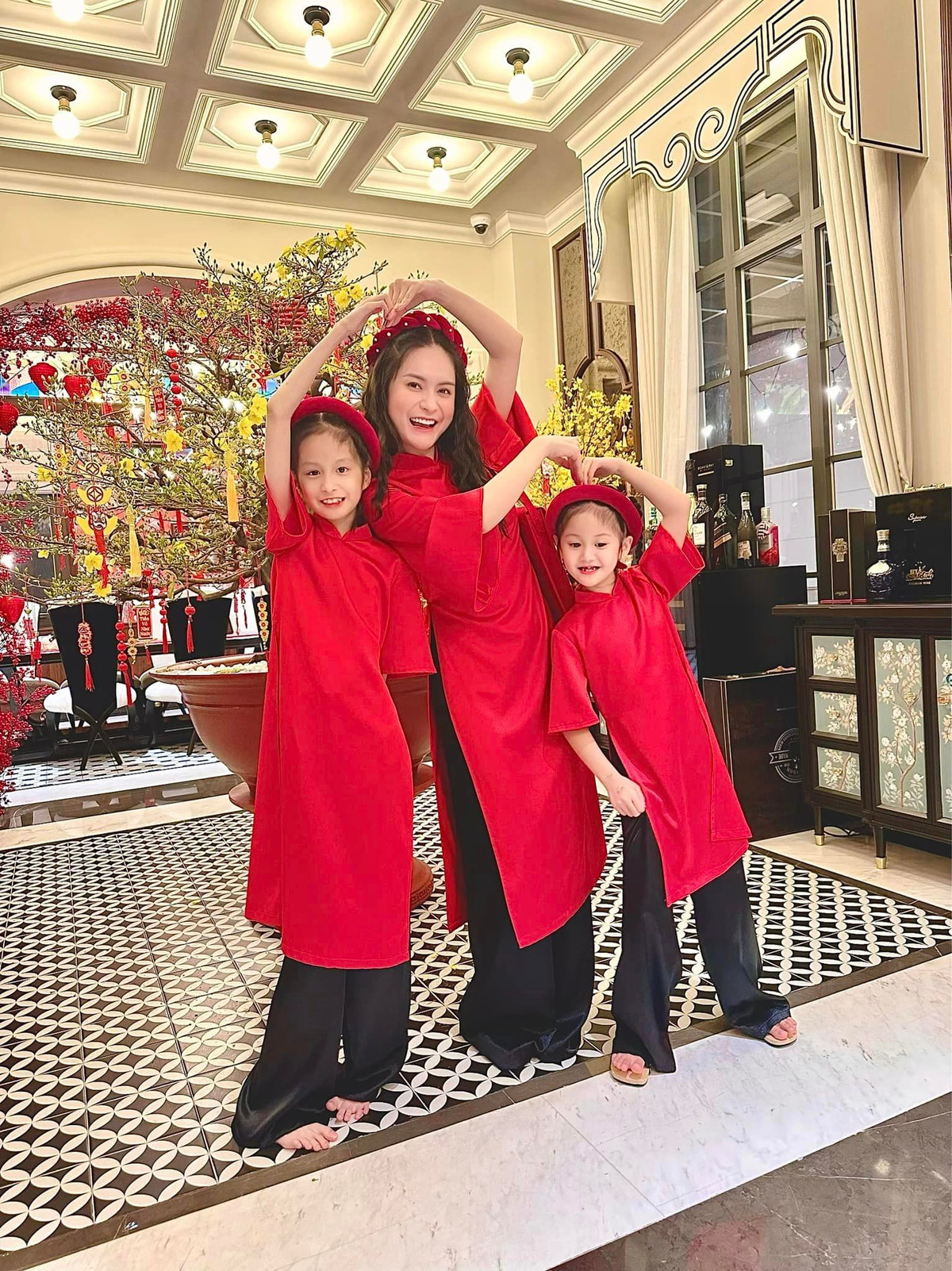 Không chỉ giàu có Đoàn Di Băng nhiều lần khiến hội chị em ghen tị vì được ông xã chiều chuộng hết mực.