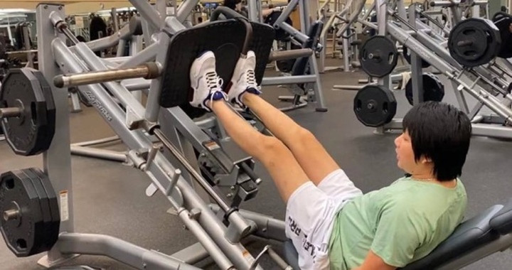 Có thêm 8cm chiều cao, Khoa Pug đã tốn đến 5 tỷ đồng cho toàn bộ các chi phí. Mức giá khủng này khiến nhiều người nể phục bởi độ “chơi ngông” của Khoa Pug.