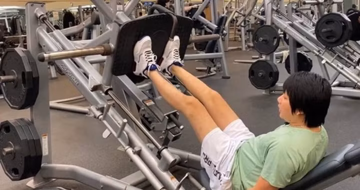 Có thêm 8cm chiều cao, Khoa Pug đã tốn đến 5 tỷ đồng cho toàn bộ các chi phí. Mức giá khủng này khiến nhiều người nể phục bởi độ “chơi ngông” của Khoa Pug.