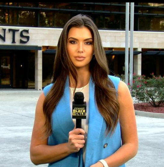 Sau khi "gây bão" với bức ảnh vừa qua, lượng người theo dõi các trang cá nhân của người đẹp cũng tăng vọt, hiện cán mốc 56,4 ngàn trên Instagram.