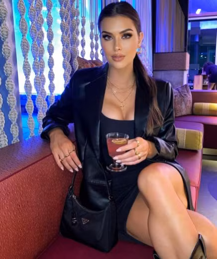 Aileen tiếp xúc với nhiều môn thể thao từ nhỏ và có thời gian thi đấu bóng chuyền. Ngoài ra, cô gái sinh năm 1996 từng tham gia một số cuộc thi sắc đẹp.