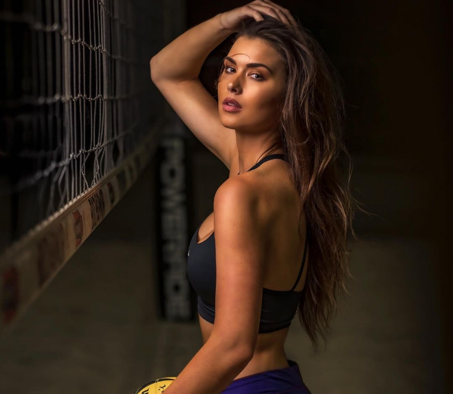 Bức ảnh nhanh chóng nhận được hơn 6 triệu lượt xem, 40.000 lượt thích trên Twitter nhờ nhan sắc cuốn hút của cô.