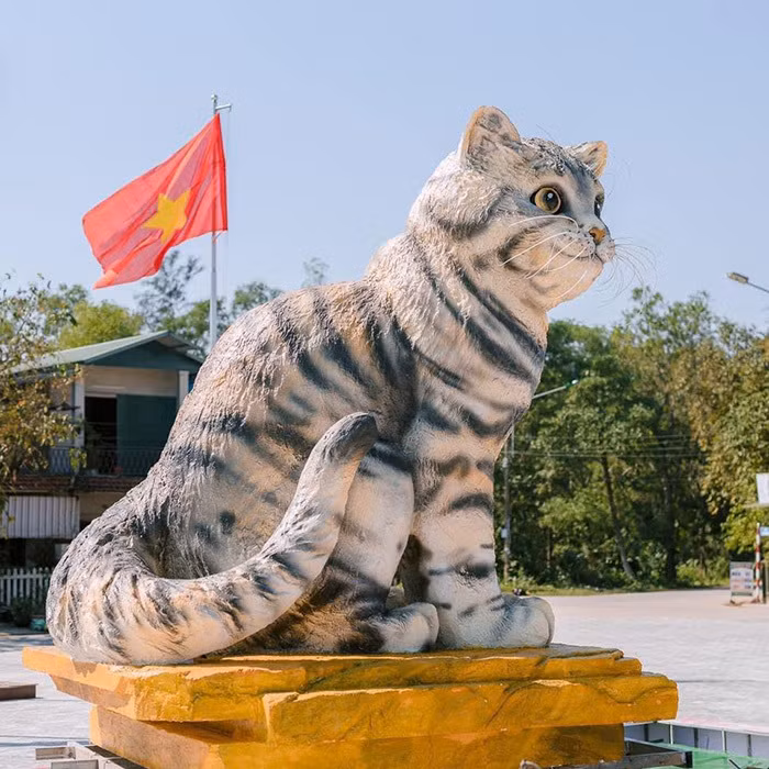 Đến thời điểm hiện tại dù đã qua kỳ nghỉ Tết “hoa hậu mèo” vẫn thu hút đông đảo người dân trong tỉnh, ngoại tỉnh đến chiêm ngưỡng và chụp ảnh kỷ niệm. Ảnh: FB L.H