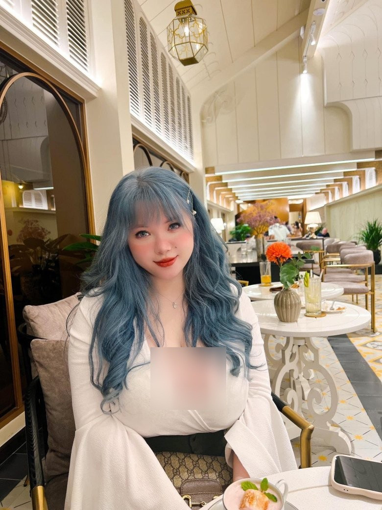 Đặc biệt là những bức ảnh diện nội y, hiện tượng mạng họ Võ làm bao người nghẹt thở bởi vòng 1 lẫn vòng 3 quá khủng.