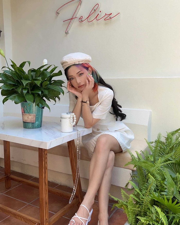 Lập tức phát ngôn của nàng TikToker hơn 1,5 triệu người theo dõi nhận nhiều ý kiến trái chiều. Một số người bày tỏ sự cảm thông với cô vì bỏ tiền đi ăn nhưng nhận lại trải nghiệm không tốt. Bên cạnh đó, cũng có nhiều ý kiến cho rằng cô có phát ngôn sai lệch về tính cách của người Hà Nội và đánh đồng quá sớm.