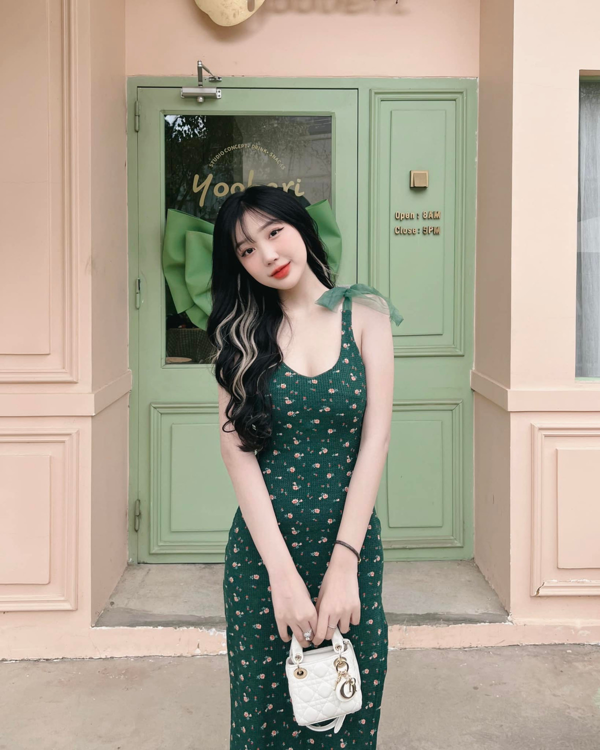 Nữ TikToker còn được biết đến là mẫu ảnh ở Sài thành.