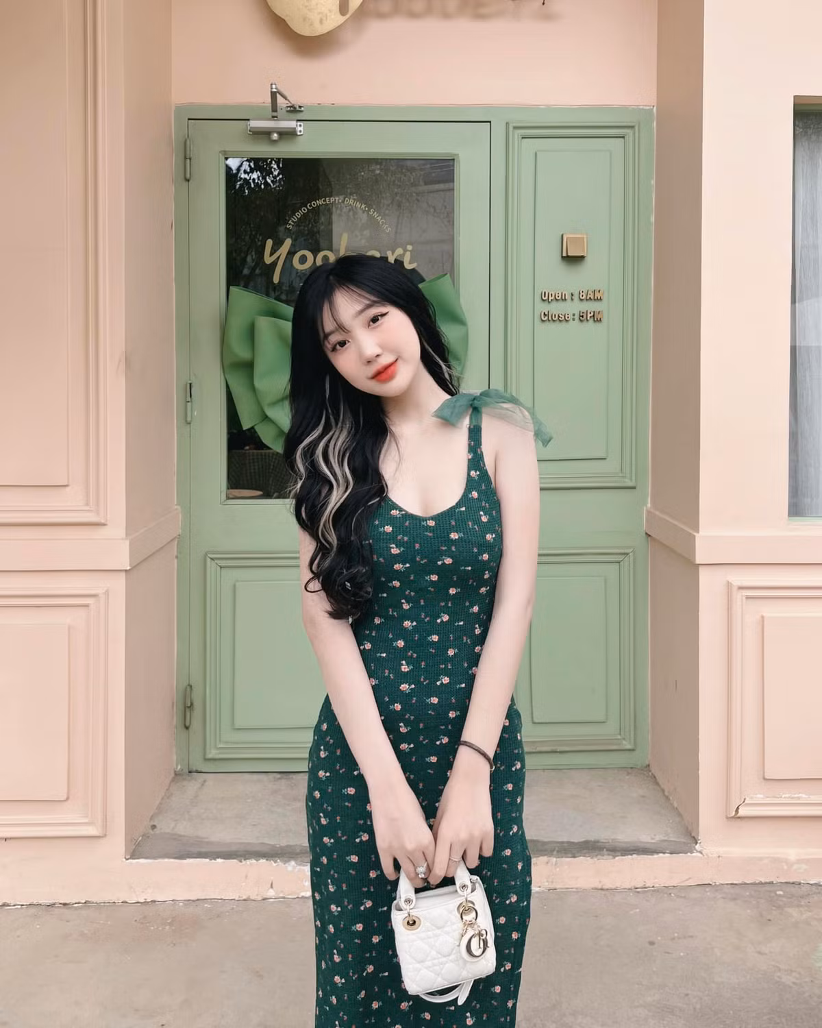 Nữ TikToker còn được biết đến là mẫu ảnh ở Sài thành.