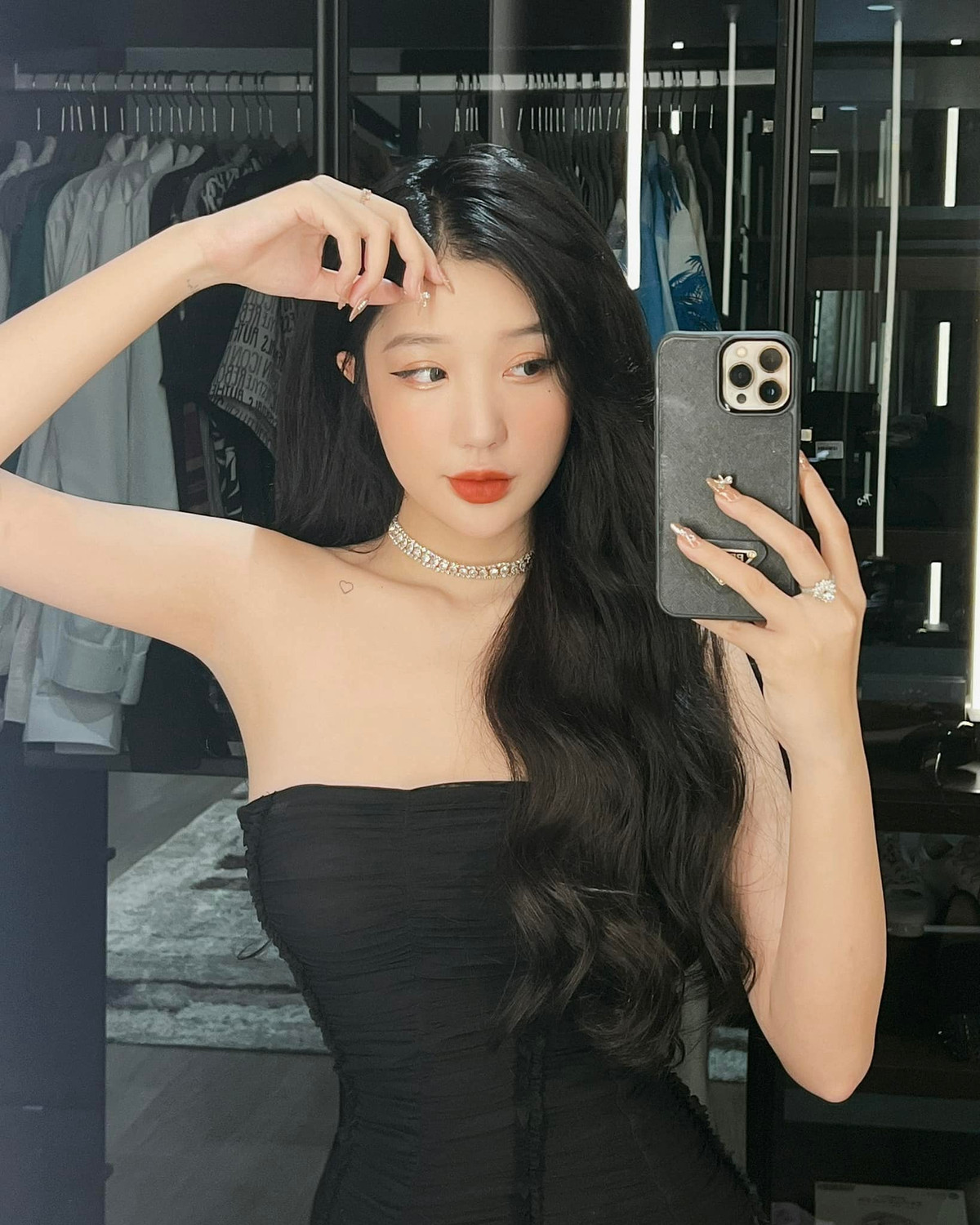 Trên trang cá nhân, không thiếu những bức ảnh 10X khoe ngoại hình nổi bật.