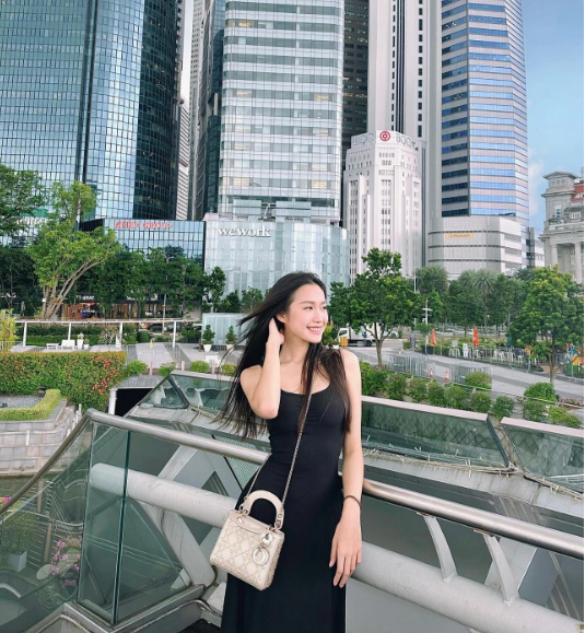 Hậu vệ 23 tuổi từng chia sẻ, Doãn Hải My chính là mẫu hình bạn gái lý tưởng của anh. Bởi cô nàng sẵn sàng chia sẻ, cùng Văn Hậu về quê trong những lúc anh cảm thấy áp lực nhất.