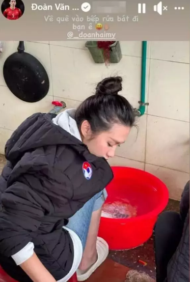 Dịp tết vừa qua, người đẹp Doãn Hải My còn về quê bạn trai vui xuân, họ chia sẻ khá nhiều khoảnh khắc lên MXH.