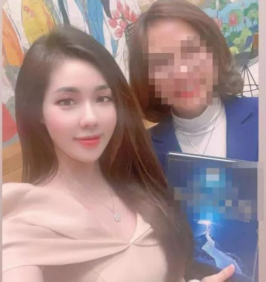 So với hình ảnh trước đây, cô giáo 9X có sự thay đổi rõ rệt. Có người cho rằng, Âu Hà My thẩm mỹ, cũng có ý kiến nhận định chỉ là cô đã giảm cân mà thôi.